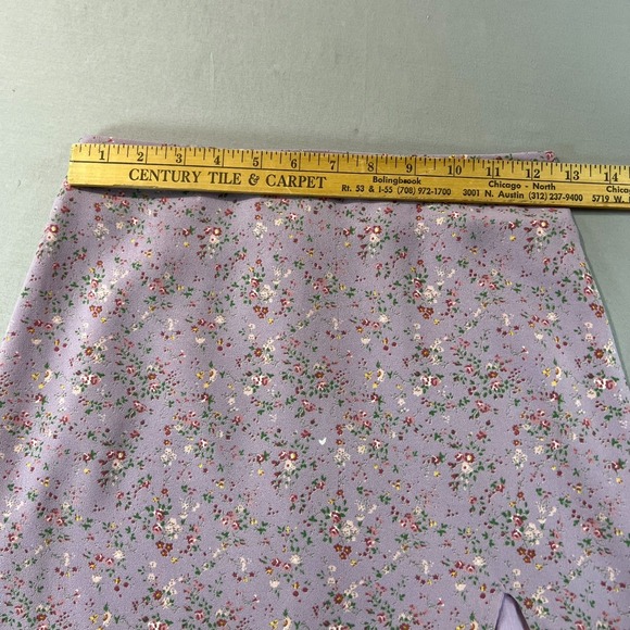 Princess Polly Purple‎ Floral Mini Skirt Size 2 Y2K Slit Cottagecore - Picture 2 of 6